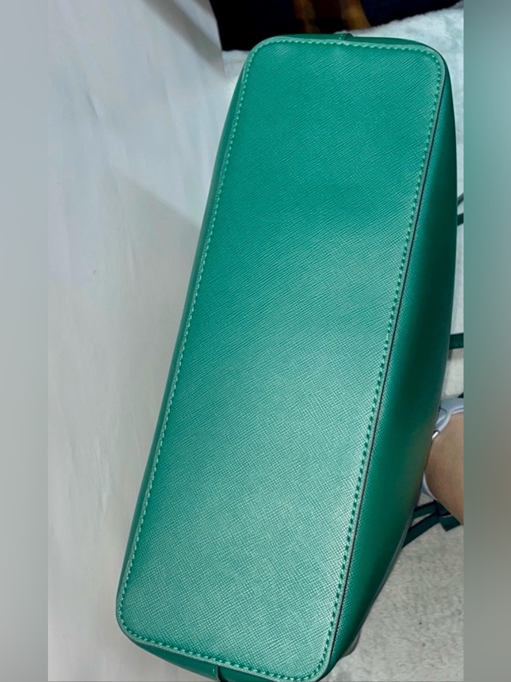 Kate Spade Brynn Emerald Green Saffiano Leather Tote Bow Charm Shoulder Bag EUC - Picture 4 of 11